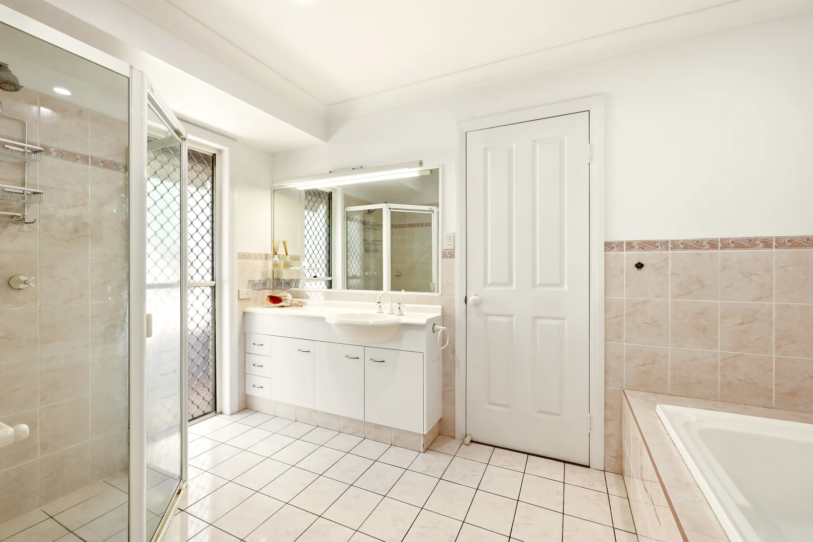 Additional image 19 of 46 Desert Falls Crescent, Parkwood QLD 4214