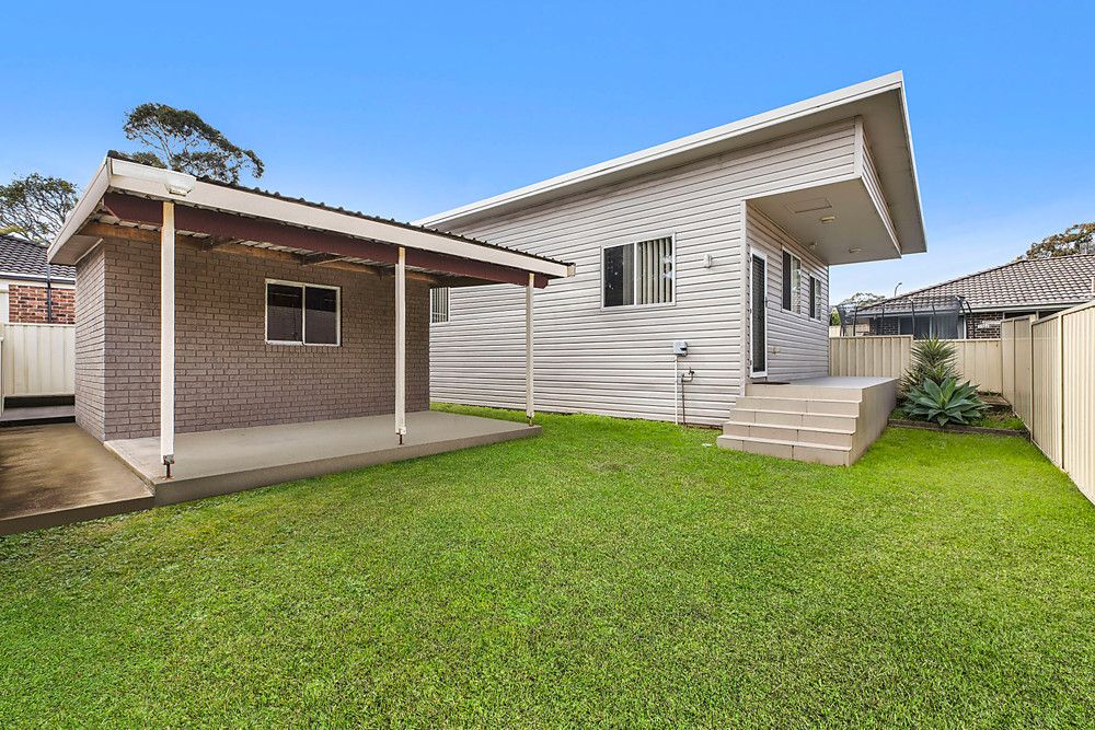 2 bedrooms House in 17a, Geoffrey Road CHITTAWAY POINT NSW, 2261