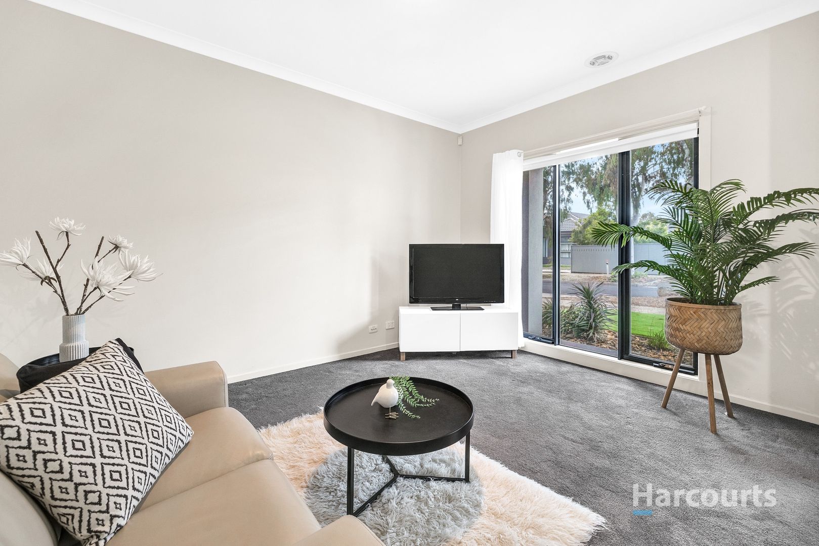 10 Bursaria Drive, Caroline Springs VIC 3023, Image 2