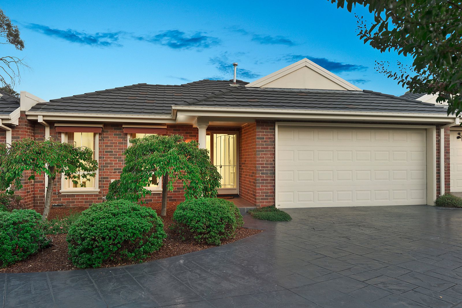 2/5 Dewrang Crescent, Blackburn VIC 3130, Image 0