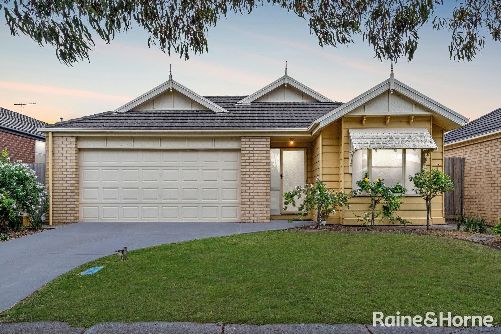 19 Deakin Grove, Burnside Heights VIC 3023, Image 0