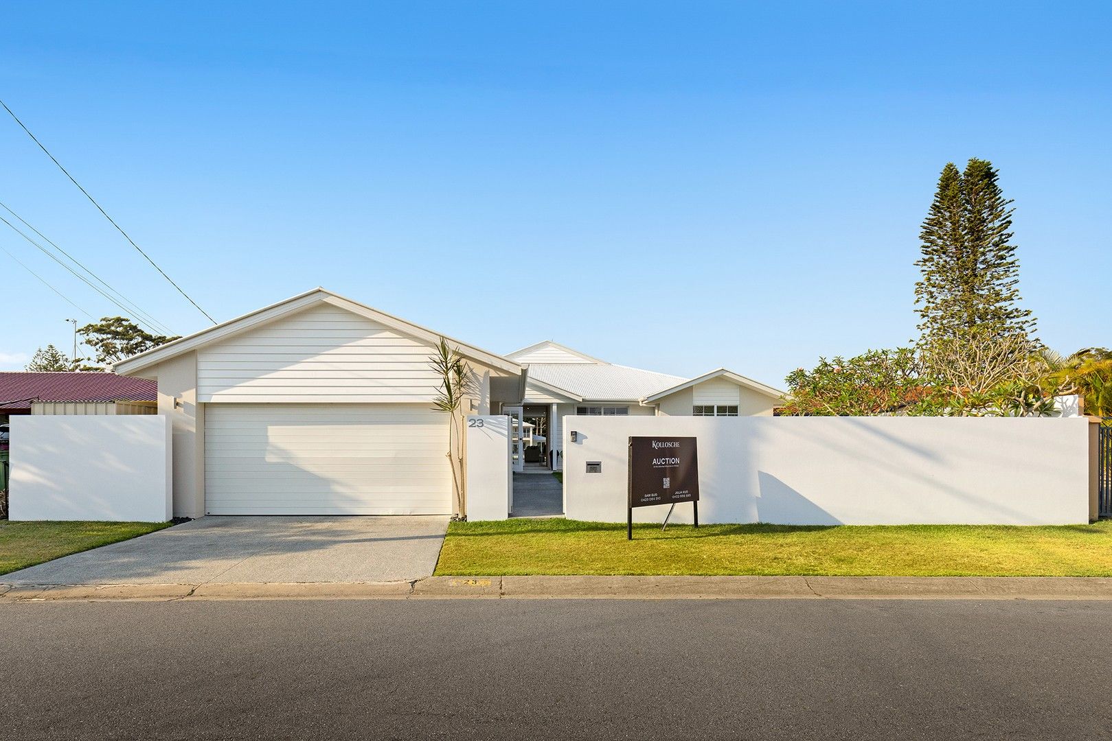 5 bedrooms House in 23 Park Avenue BROADBEACH WATERS QLD, 4218