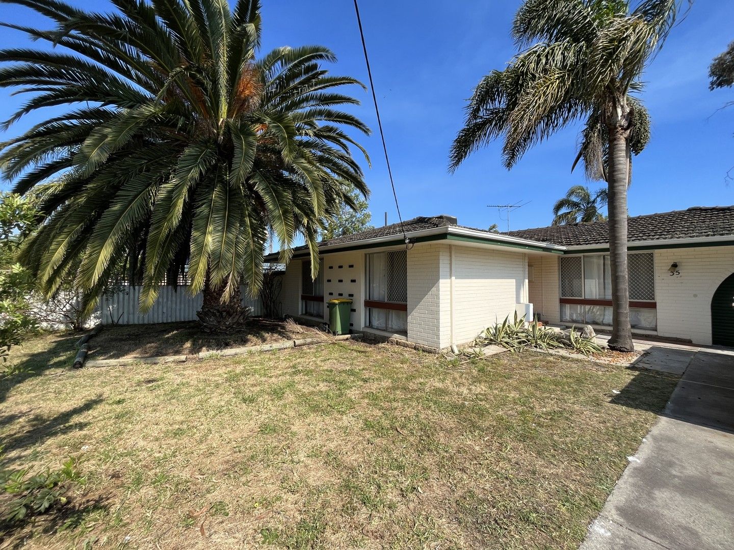 3 bedrooms House in 35 Menli Place ORELIA WA, 6167