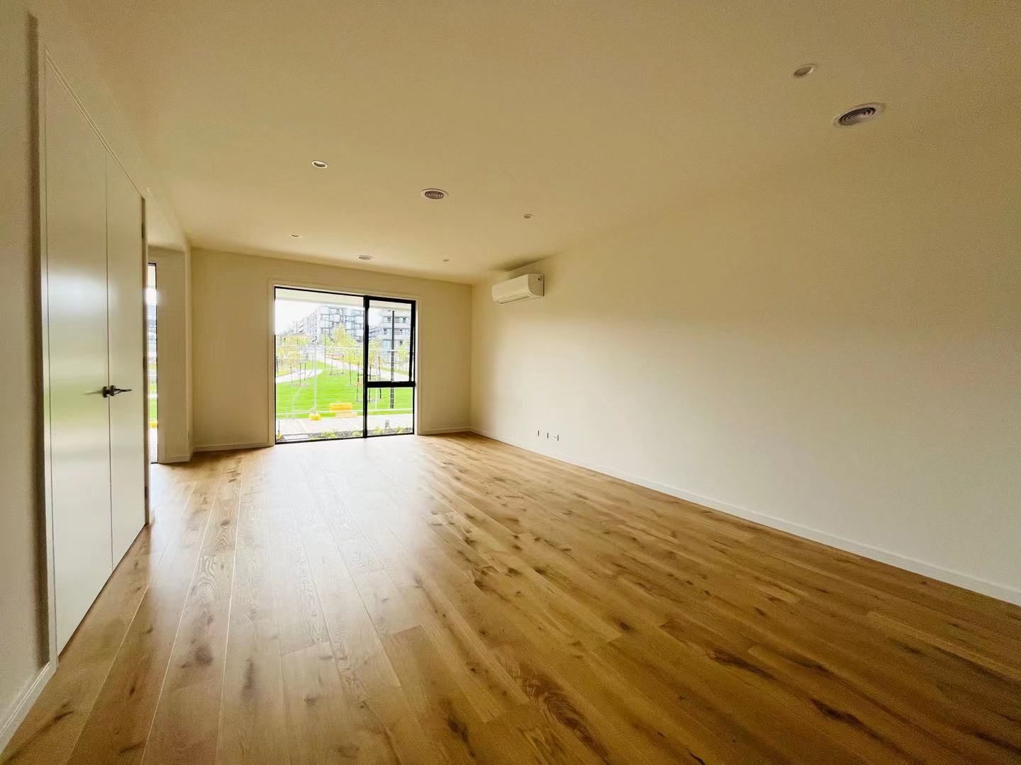 3b2b Crick Walk, Burwood East VIC 3151 Townhouse For Rent 800 Domain