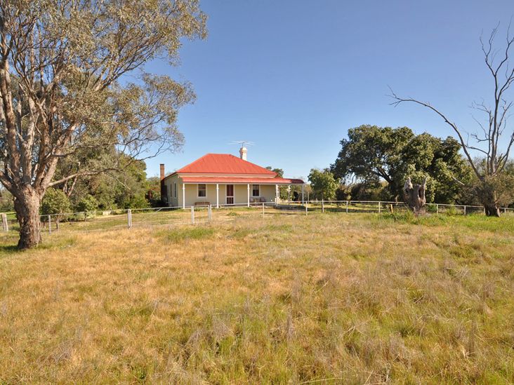 "HILLTOP" Goldfields Way, OLD JUNEE NSW 2652, Image 0