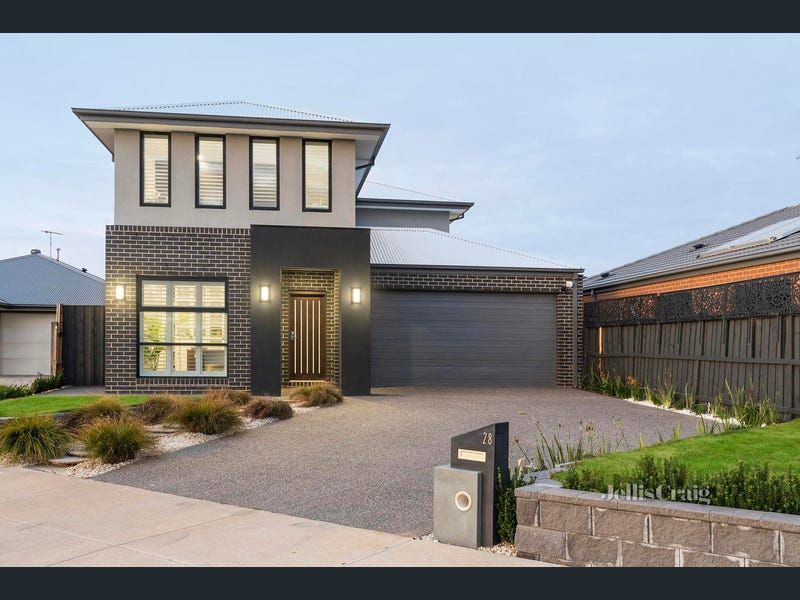 4 bedrooms House in 28 Moonah Circuit LARA VIC, 3212