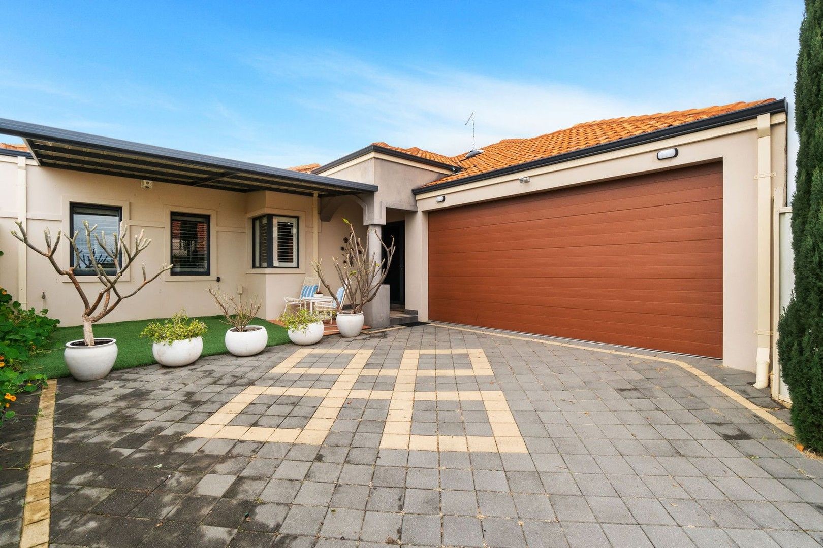 4 bedrooms Villa in 20A Cornell Street YOKINE WA, 6060