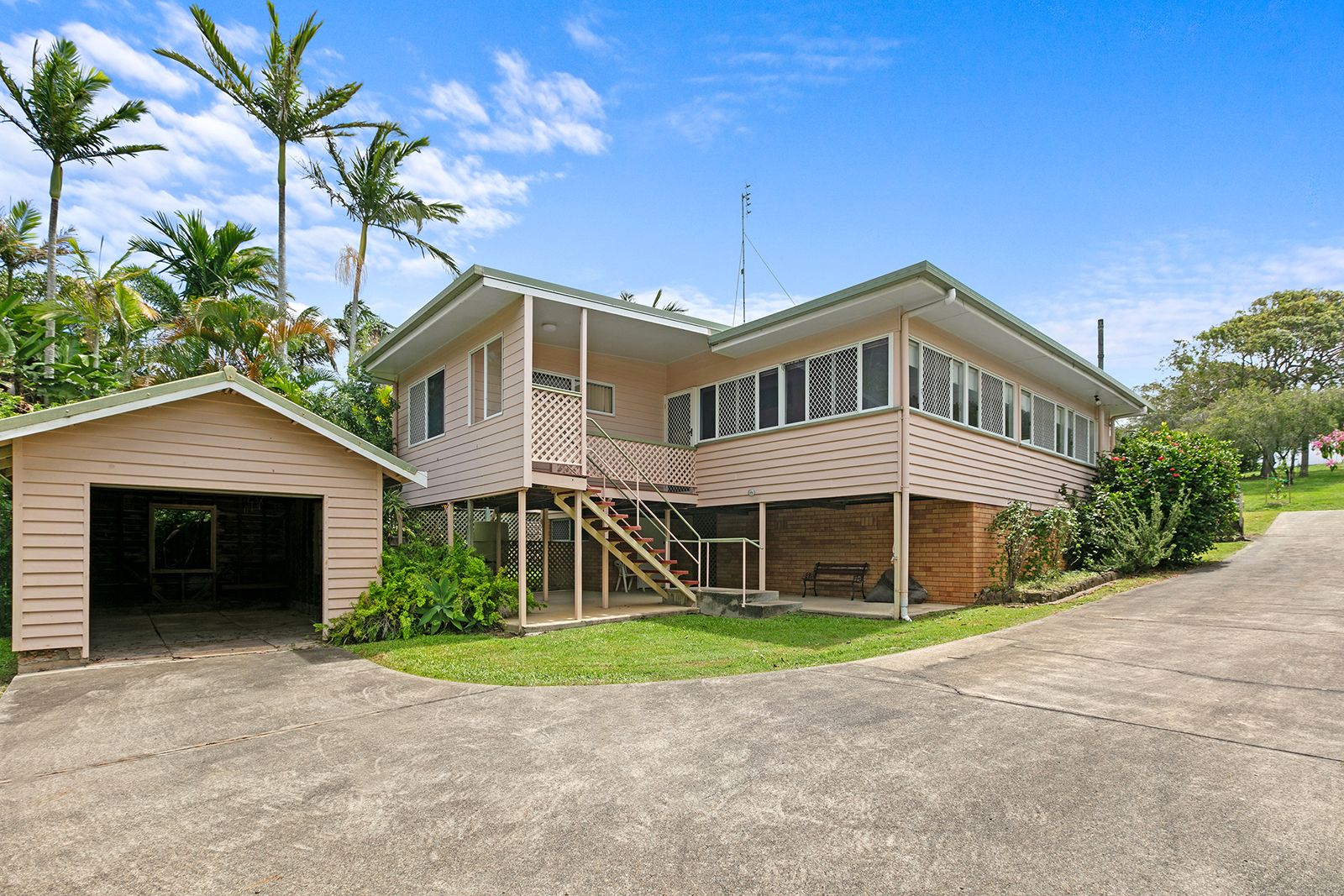 25 Seaview Terrace, Moffat Beach QLD 4551, Image 2