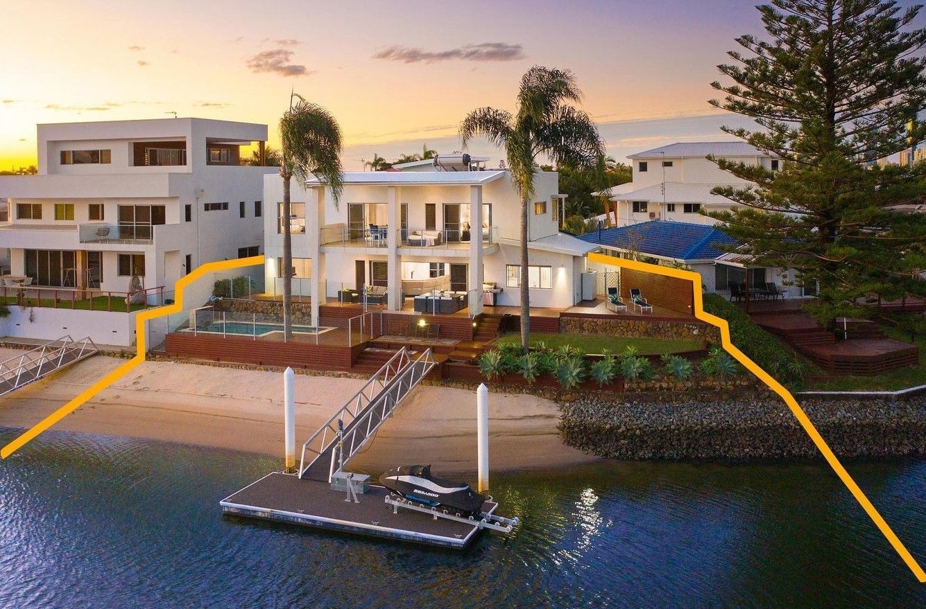 5 bedrooms House in 28 Summerland Key BROADBEACH WATERS QLD, 4218