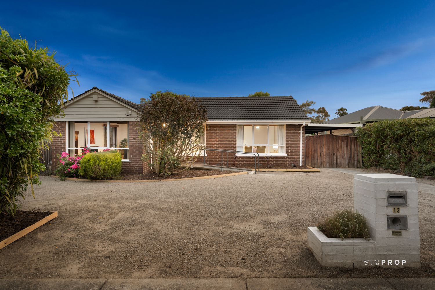 3 bedrooms House in 13 Lynn Drive FERNTREE GULLY VIC, 3156