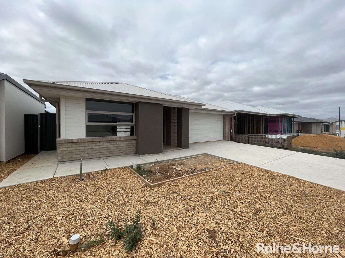 4 bedrooms House in 16 Nadine Street MUNNO PARA SA, 5115