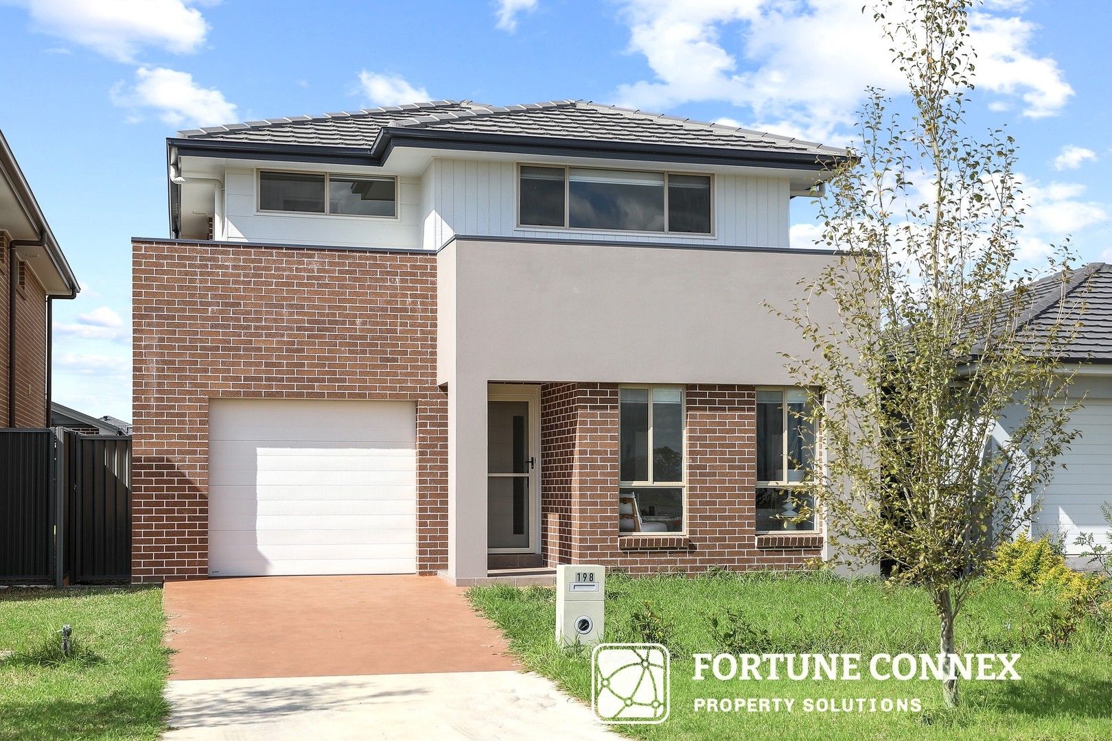 4 bedrooms House in 198 Parkway Drive MARSDEN PARK NSW, 2765