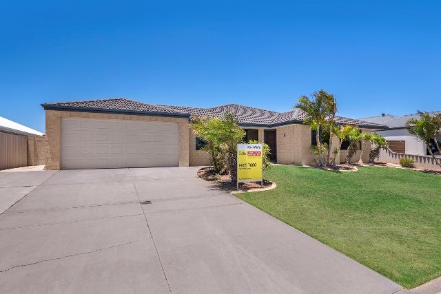 8 Brittania Parade, Wandina WA 6530