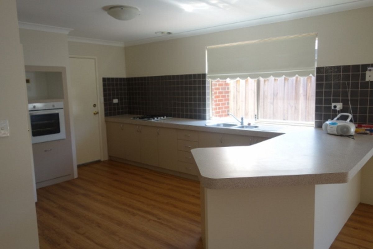 3 bedrooms House in 6 Ambrose Green PELICAN POINT WA, 6230