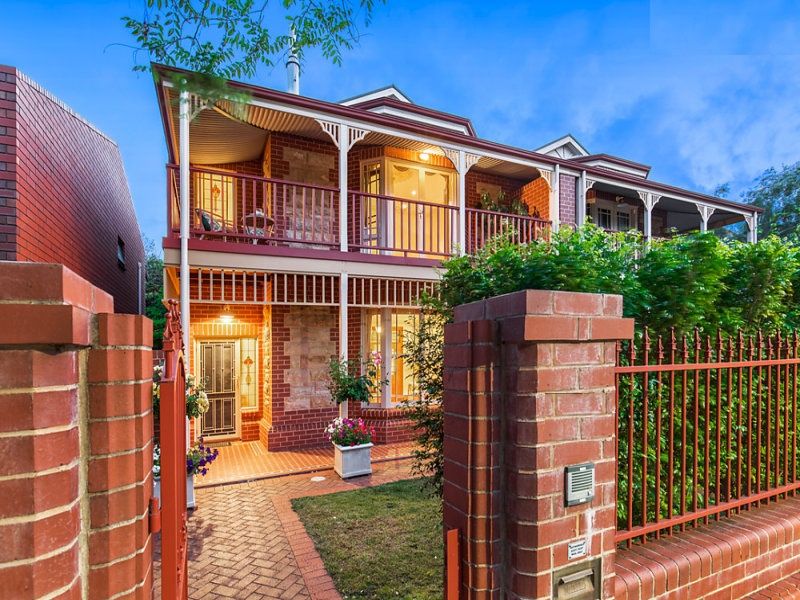 3 bedrooms Townhouse in 98 Barton Terrace West NORTH ADELAIDE SA, 5006