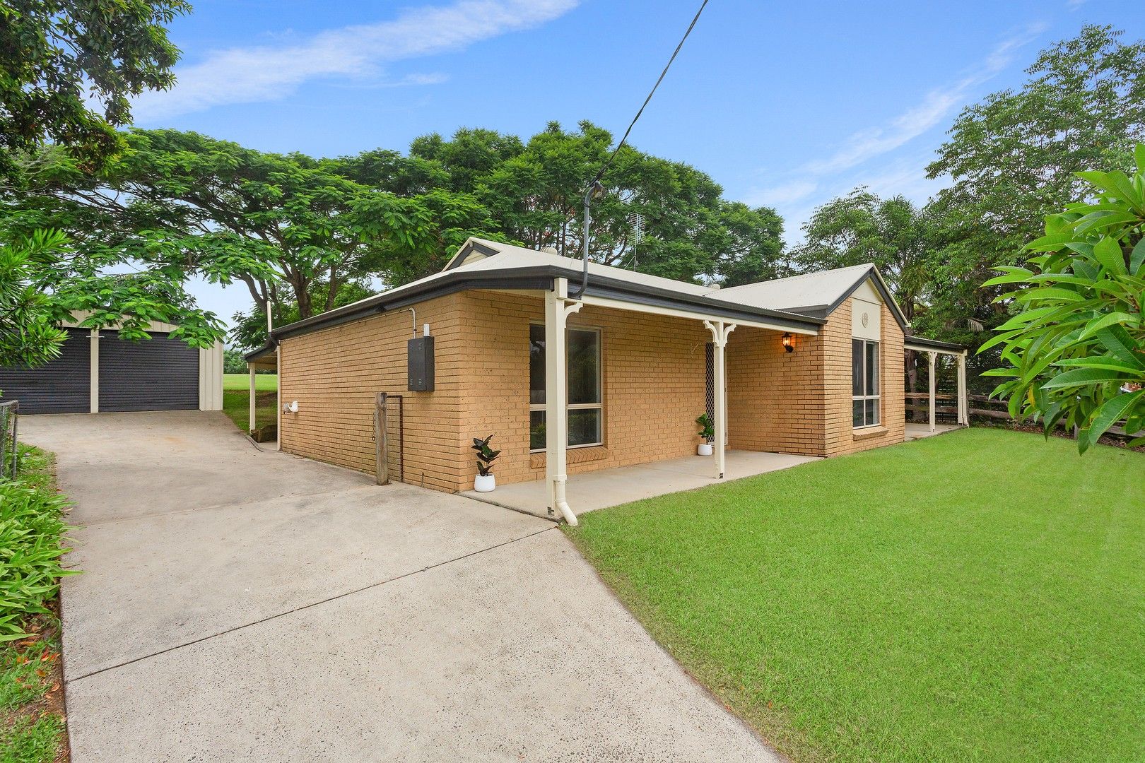 4 bedrooms House in 32 Hillside Road GLASS HOUSE MOUNTAINS QLD, 4518