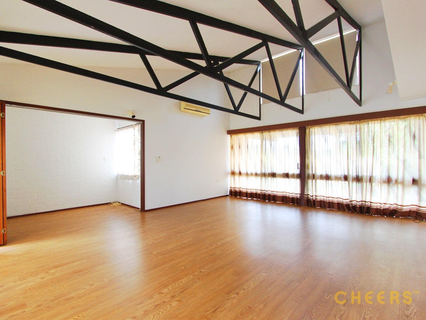 5 bedrooms House in 10 Faringdon Street ROBERTSON QLD, 4109