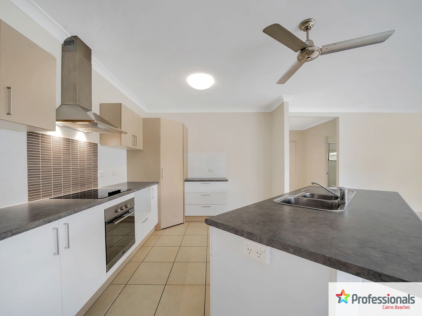 10 Totley Chase, Trinity Park QLD 4879, Image 2