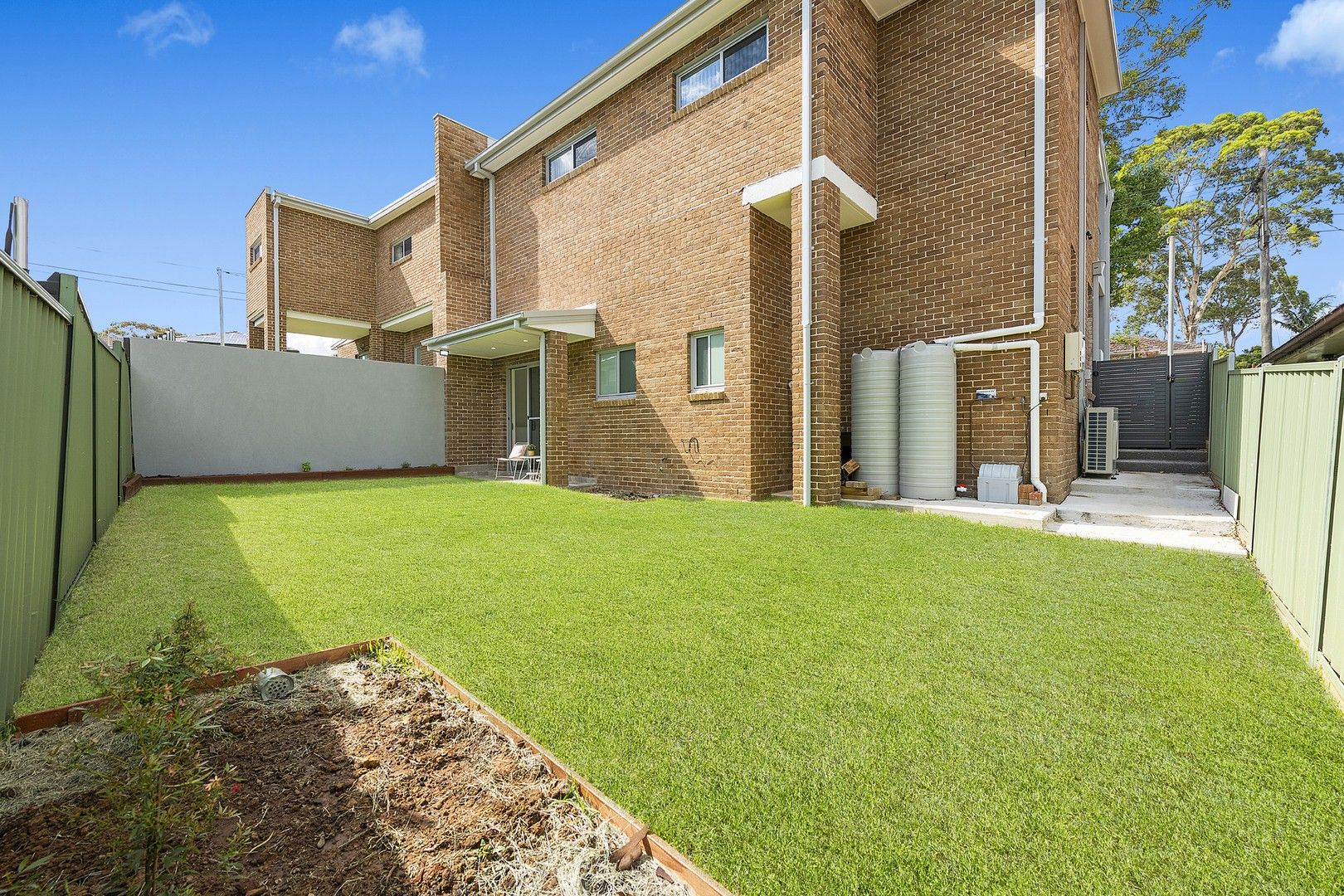 27 Lincoln Road, Georges Hall NSW 2198, Image 0