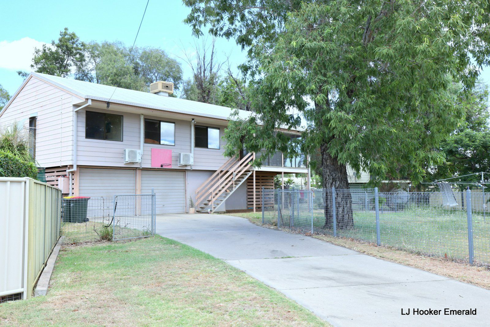 4 bedrooms House in 4 Maguire Place EMERALD QLD, 4720