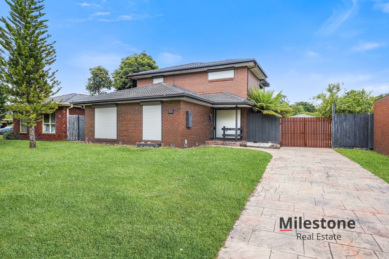 4 bedrooms House in 18 Adamson Drive ENDEAVOUR HILLS VIC, 3802