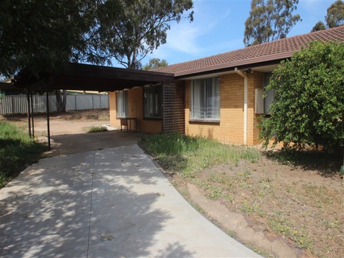 2/9 Holden Street, Maryborough VIC 3465, Image 0