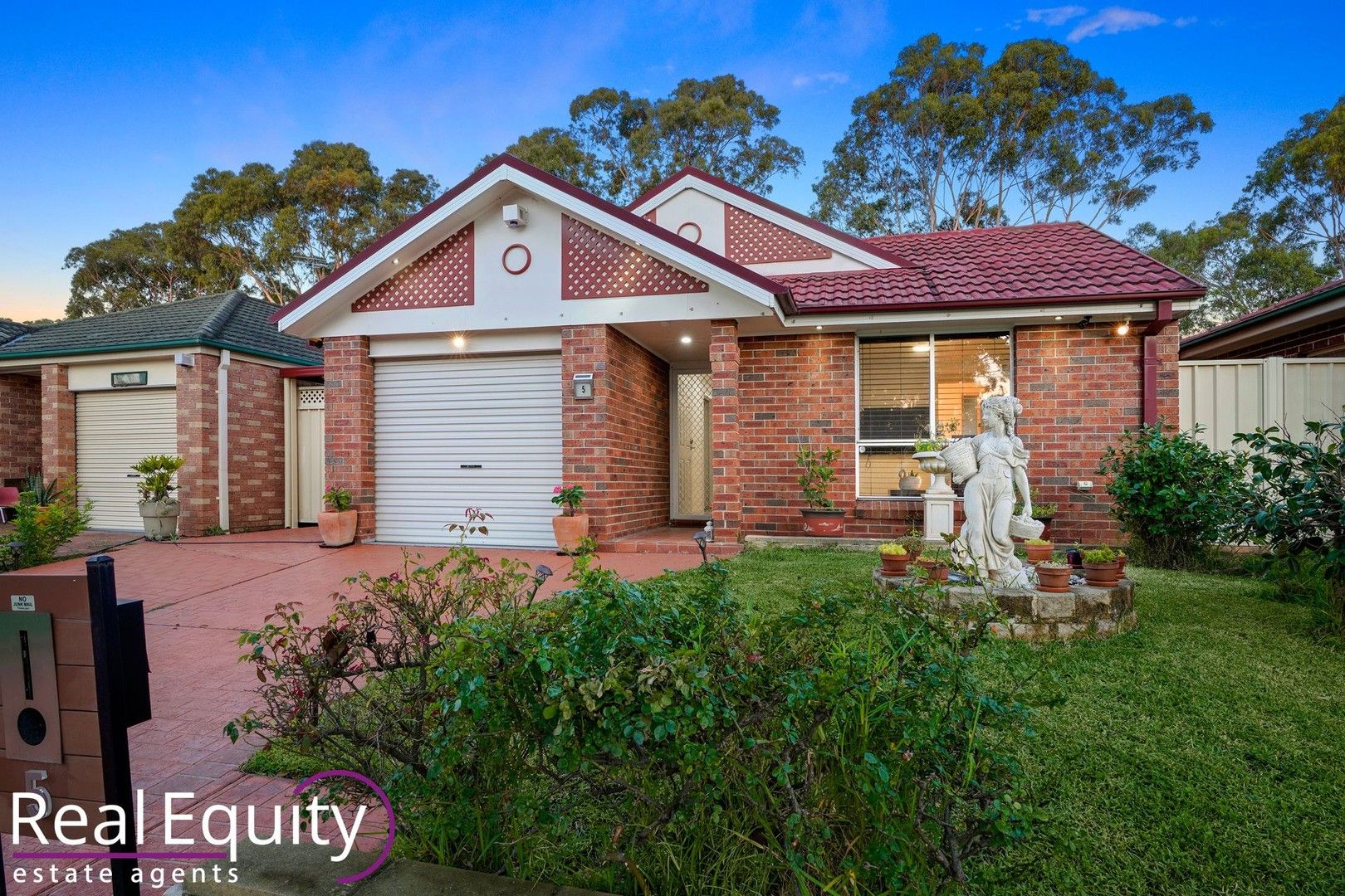 5 Corryton Court, Wattle Grove NSW 2173, Image 0