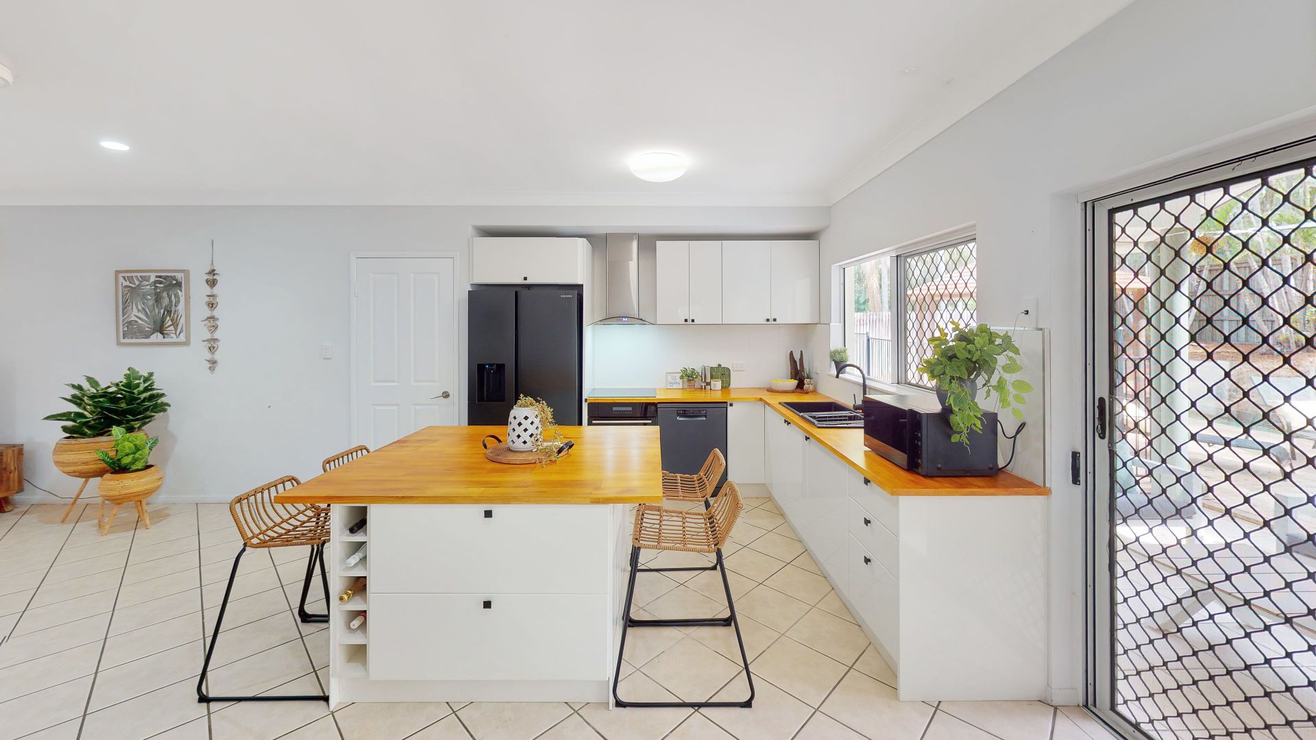 10 Helsdon Close, Clifton Beach QLD 4879, Image 1