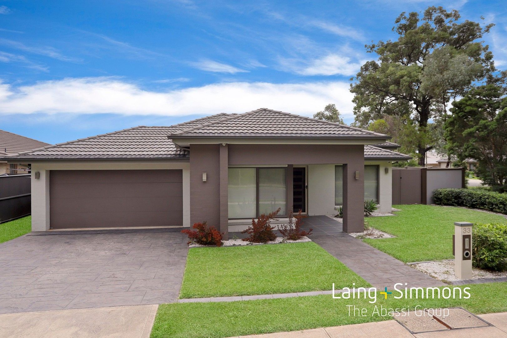 4 bedrooms House in 33 Bluebell Crescent ROPES CROSSING NSW, 2760