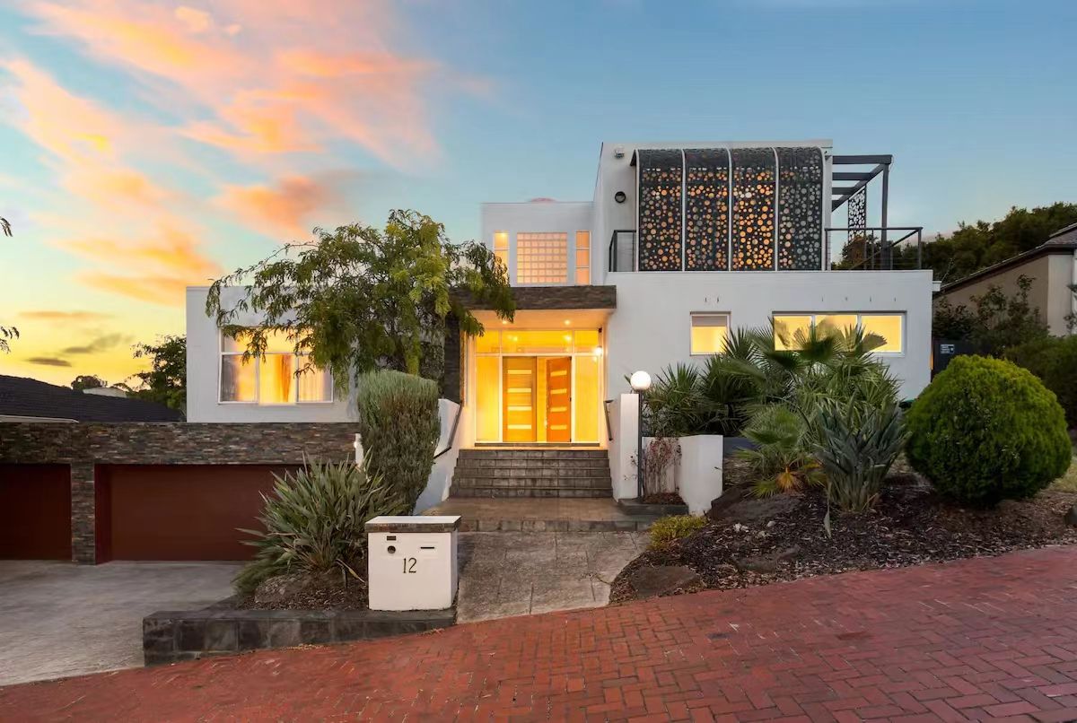 12 Robertswood Close, Doncaster East Property History & Address