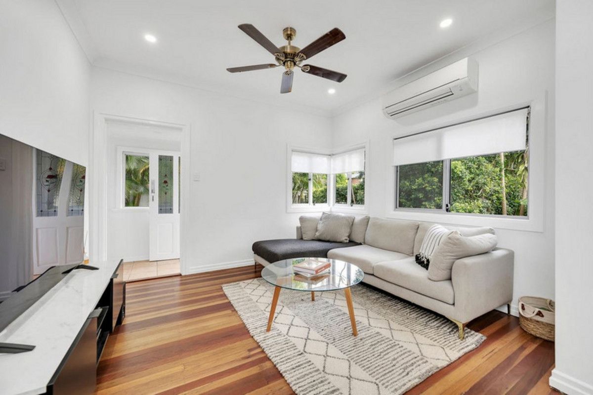 4 bedrooms House in 289 Preston Road WYNNUM WEST QLD, 4178