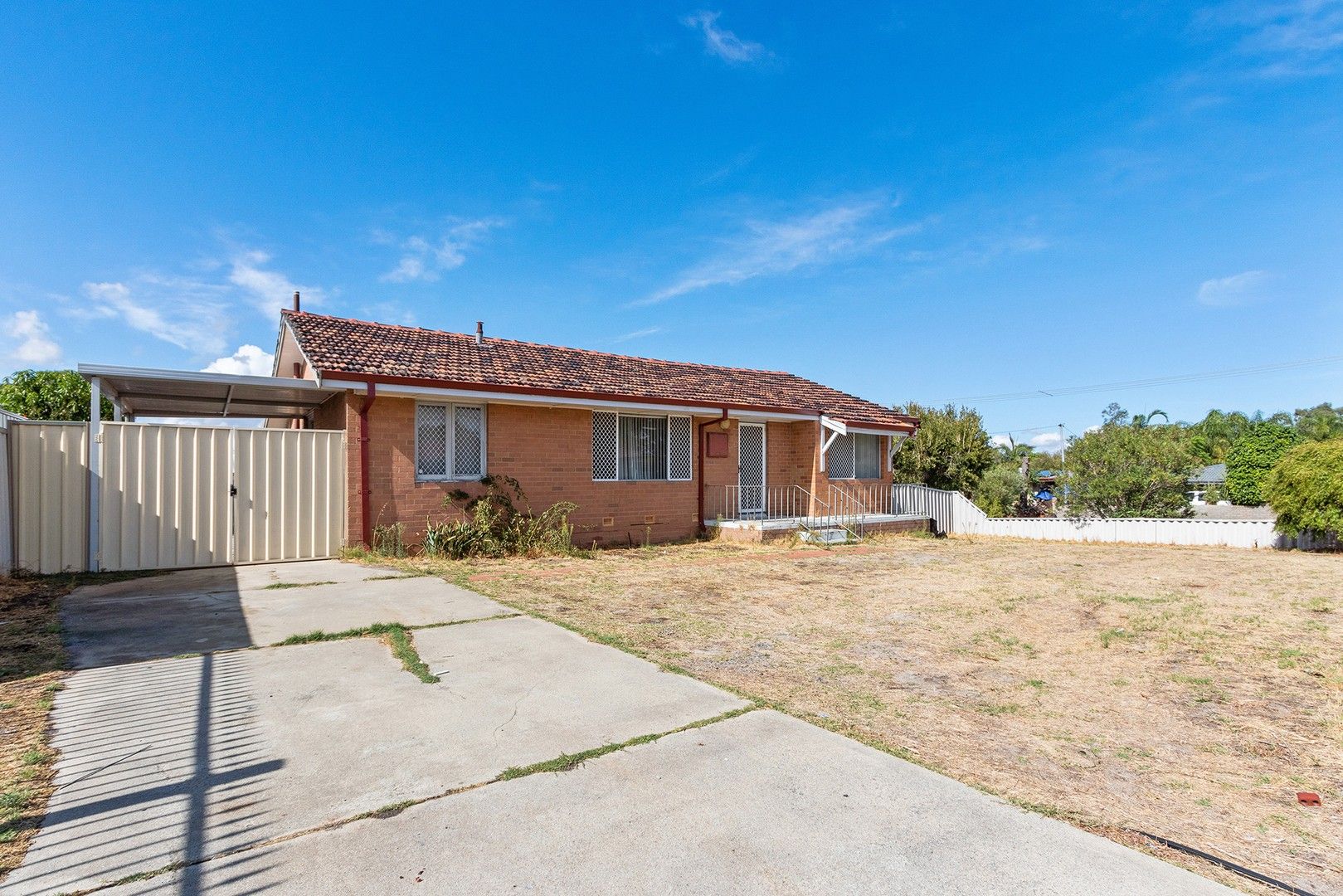 4 bedrooms House in 21 Ranmere Way LANGFORD WA, 6147