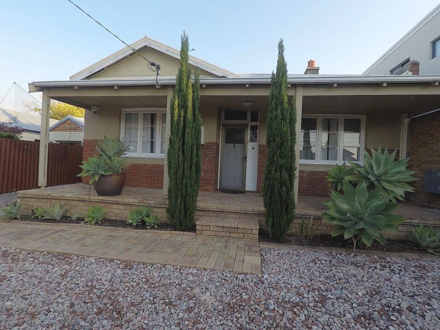 2 bedrooms House in 77 Bourke Street LEEDERVILLE WA, 6007