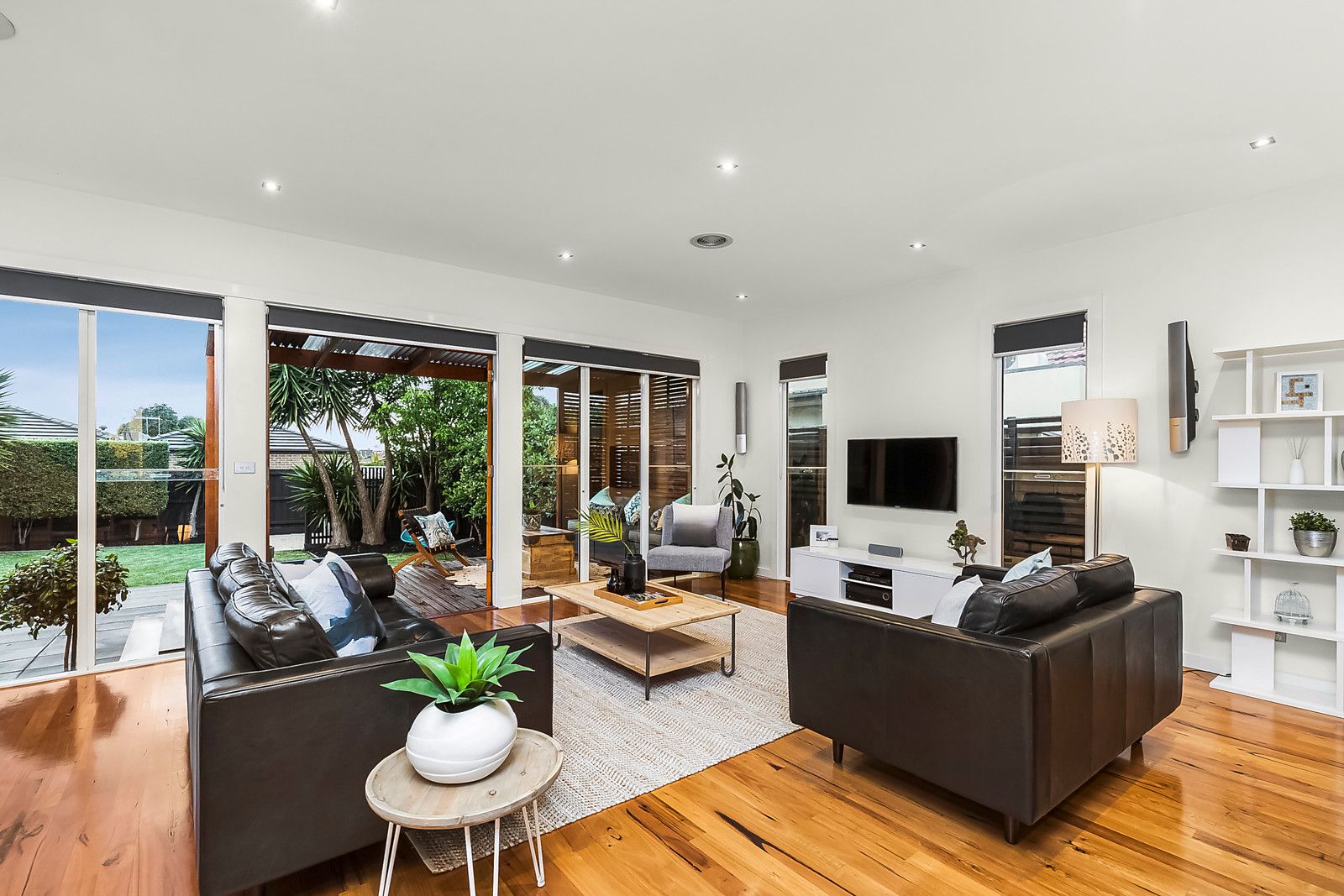 31 Holyrood Avenue, Strathmore VIC 3041, Image 2