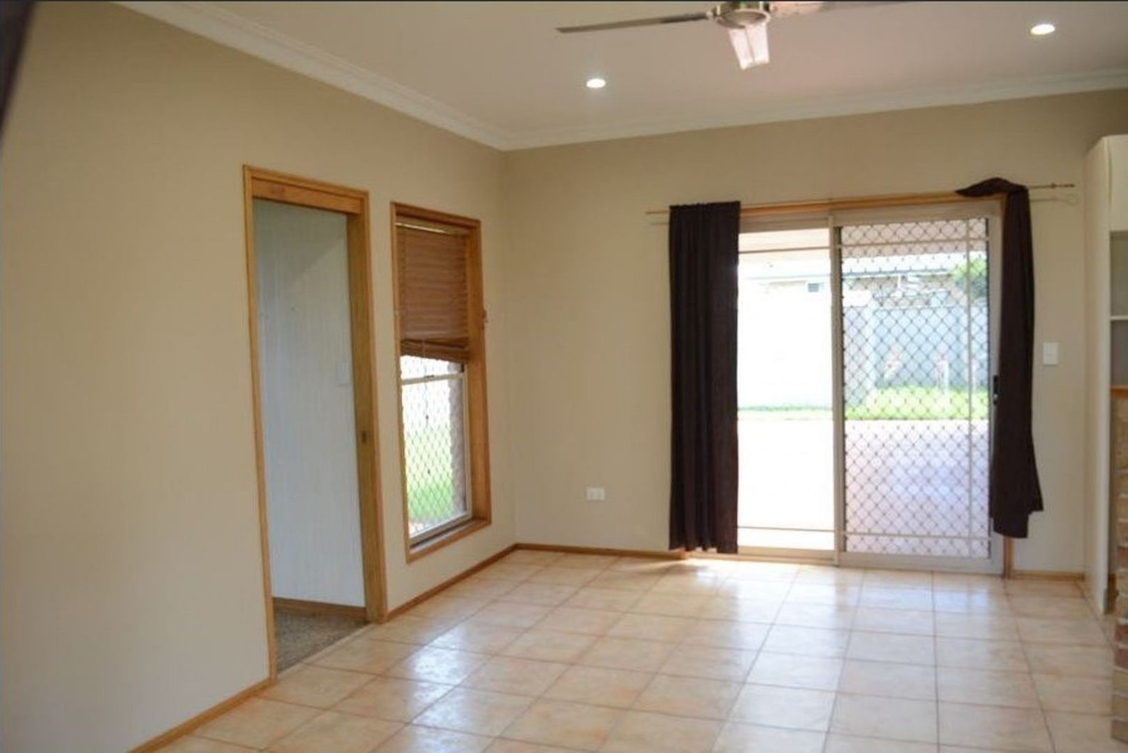 109 Hursley Road, Glenvale QLD 4350, Image 2