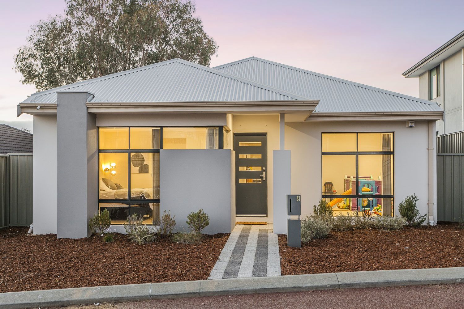 4 bedrooms House in 6 Petworth Street WELLARD WA, 6170