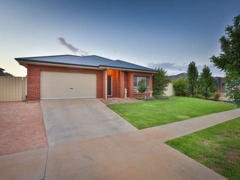 4 bedrooms House in 9 Casuarina Way BURONGA NSW, 2739