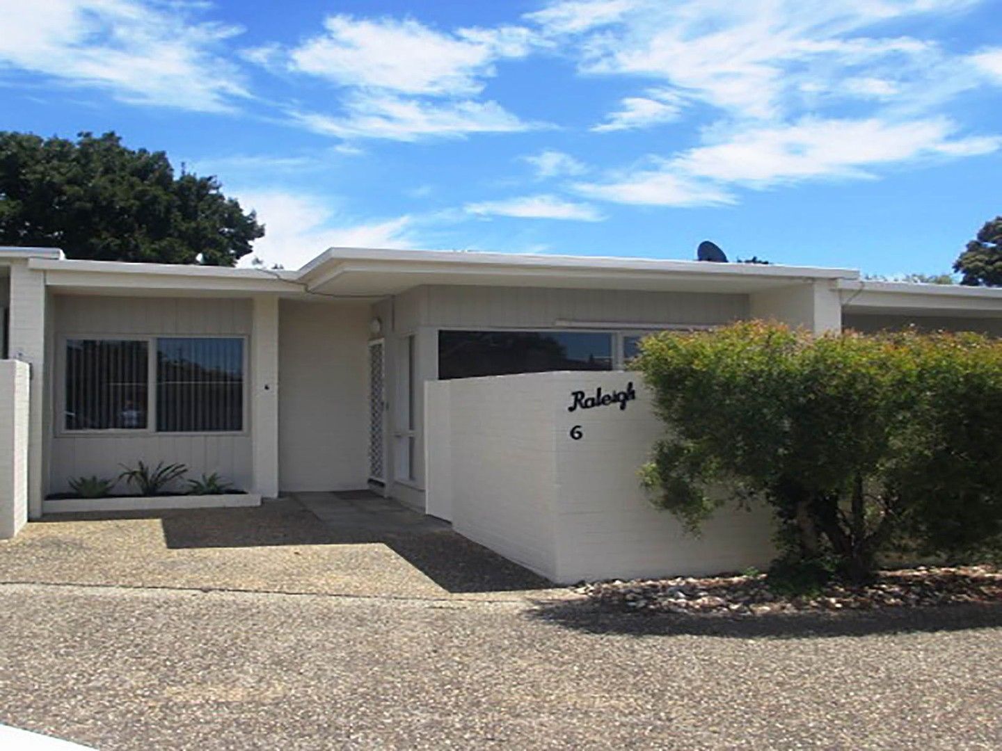 2 bedrooms Apartment / Unit / Flat in 6/94 Aphrasia Street NEWTOWN VIC, 3220