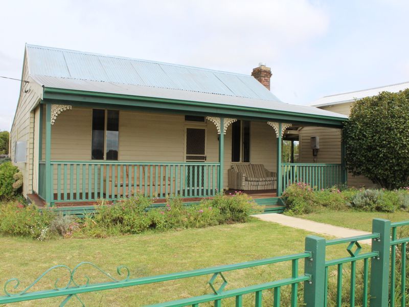 8 Abbott Street, Glen Innes NSW 2370, Image 0