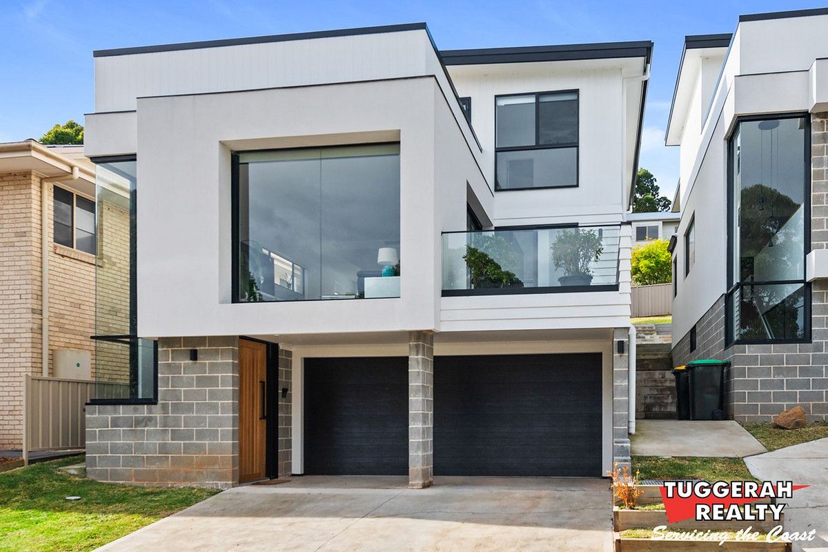 6 bedrooms House in 7 Weaver Crescent WATANOBBI NSW, 2259