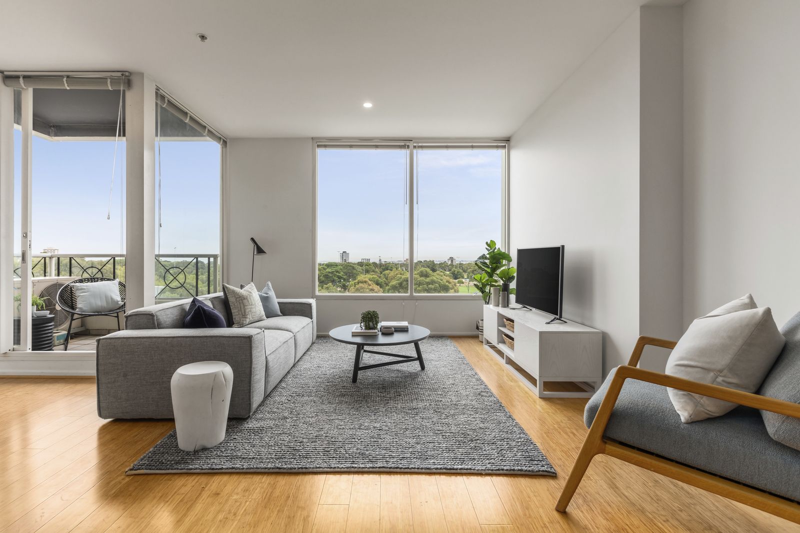 704/82 Queens Road, Melbourne VIC 3004, Image 2