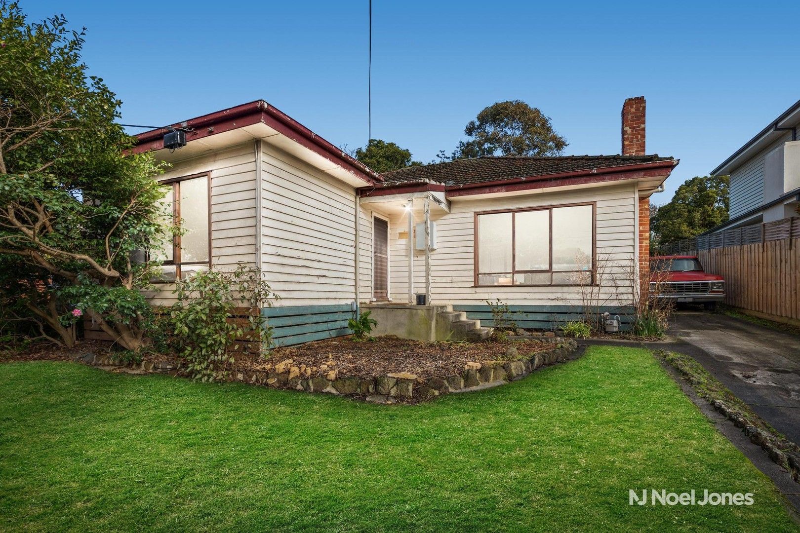 3 bedrooms House in 82 Creek Road MITCHAM VIC, 3132