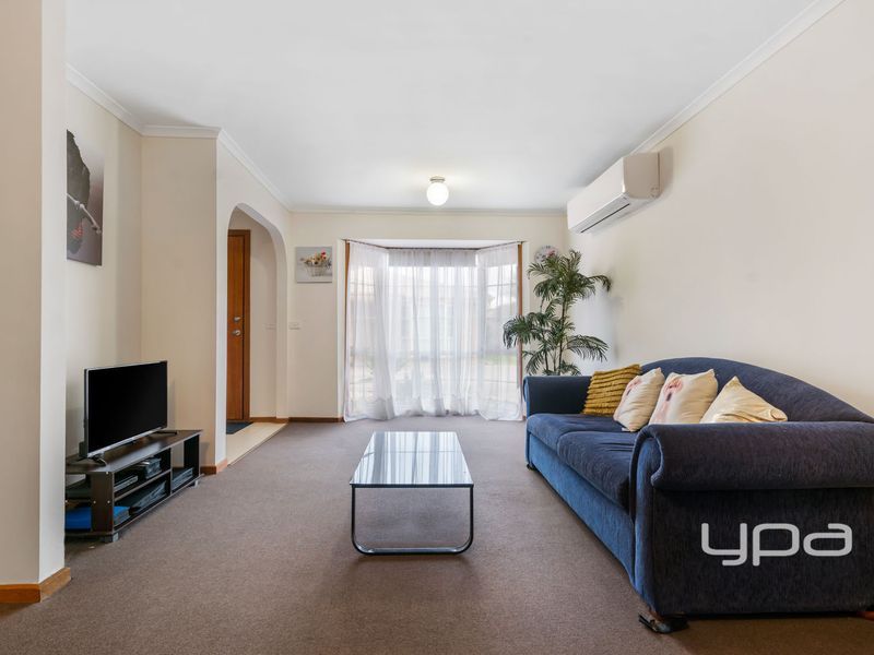 4/95-97 Pasley Street, Sunbury VIC 3429, Image 2