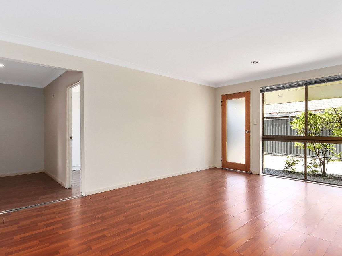 1/7 Jessica Court, Arundel QLD 4214, Image 2