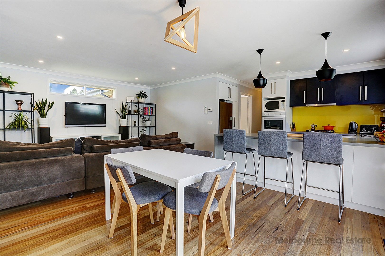 2 bedrooms Apartment / Unit / Flat in 1/19 Darling Street HUGHESDALE VIC, 3166