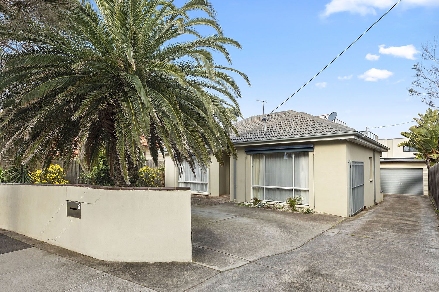 4 bedrooms House in 6 Golden Avenue BONBEACH VIC, 3196