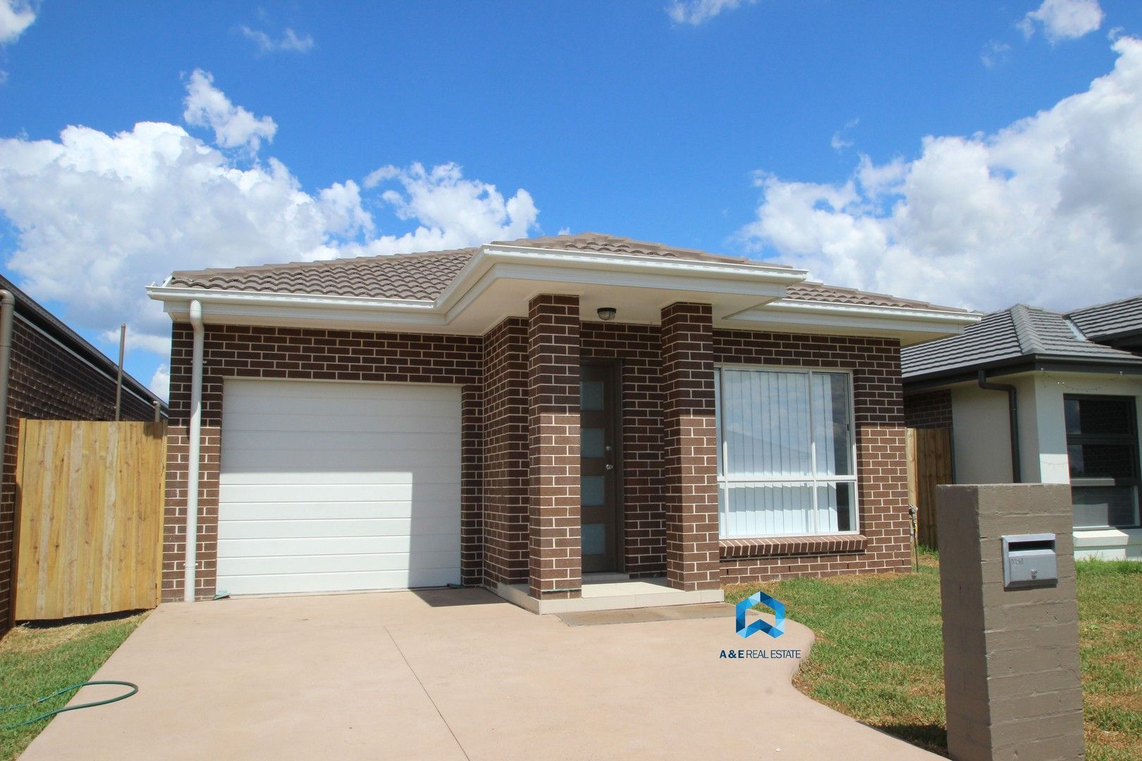 4 bedrooms House in 100 McCulloch Street RIVERSTONE NSW, 2765