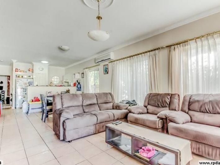 6 Grasstree Place, Forest Lake QLD 4078, Image 2