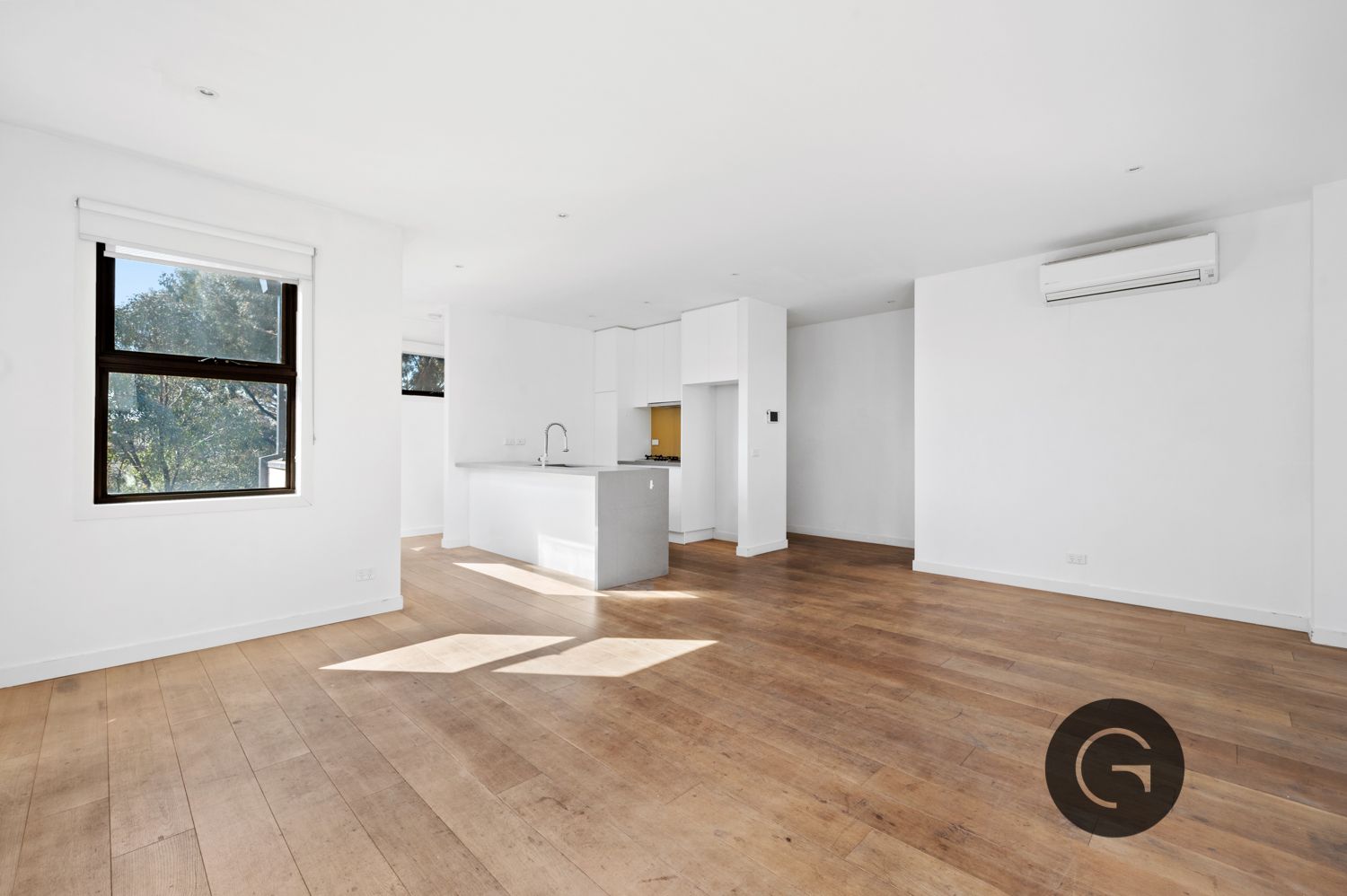 2 bedrooms Townhouse in 24 Collier Place STRATHMORE HEIGHTS VIC, 3041