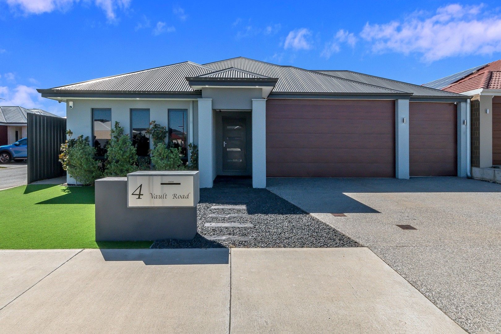 4 bedrooms House in 4 Vault Road SOUTHERN RIVER WA, 6110